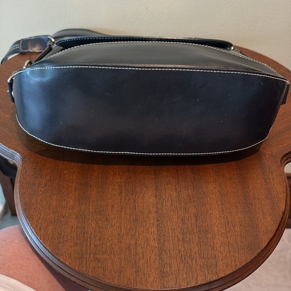 Tommy Hilfiger leather extra smooth Crossbody bag  navy blue/white stitching EUC - Picture 11 of 17